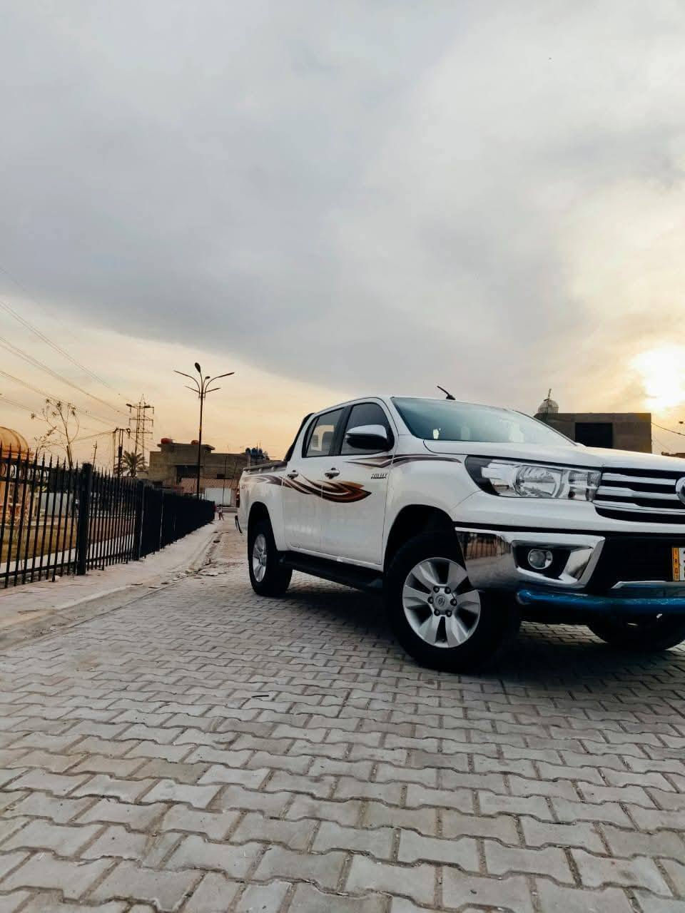 السلام عليكم بيكم هايلوكس موديل 2018 ساز  فور ويل رقم بغداد دولي بسمي تحويل مباشر ماشيه 200 مكفوله كفاله كير مكينه كلشي بلادي السياره كلش نضيفه كير اوتماتيك مكان السياره بغداد تفاصيل اكثر اتصل ***********
