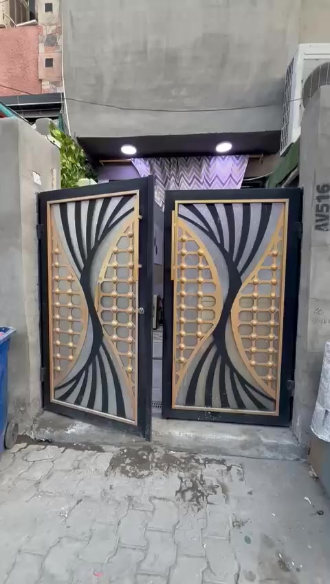 سلام عليكم بيت اللبيع مساحه ٥٠ متر شرطه رابعه شارع البالت شارع مقرنص البيت كلش نضيف ايسفسار مكتب ابوهبه 2 شارع ضغط مقابل مكتبت عزيز موله *********** ابورسول
