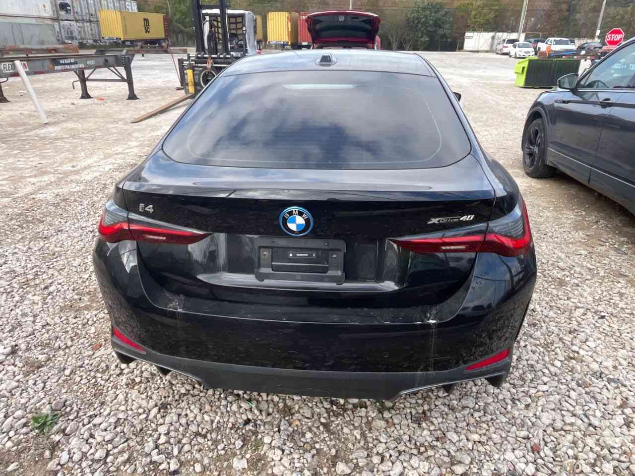 السلام عليكم للبيع bmw i4 موديل 2024 حجم 40
واصله عمان الحره  بعد اسبوع 
سياره كهربائيه فقط 
٥ كامرات 
رادارات
شاشه كبيره 
ماشيه ١٠ 
للاستفسار ***********
