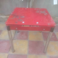 ميز طعام • نضيف • قابل للفتح