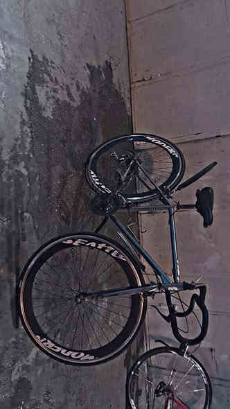 سلام عليكم بايسكل رود ابيض 130واسود 175 هاذ رقمي ***********
موجود واتساب
