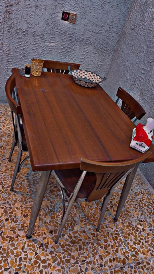 ميز طعام مع اربع كراسي نضيف كلش.
للاستفسار ……. ***********
