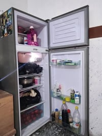 ثلاجه للبيع اخت الجديده مستخدمه قليل ومابيها اي خلل ولا دخله مصلح نضاف...