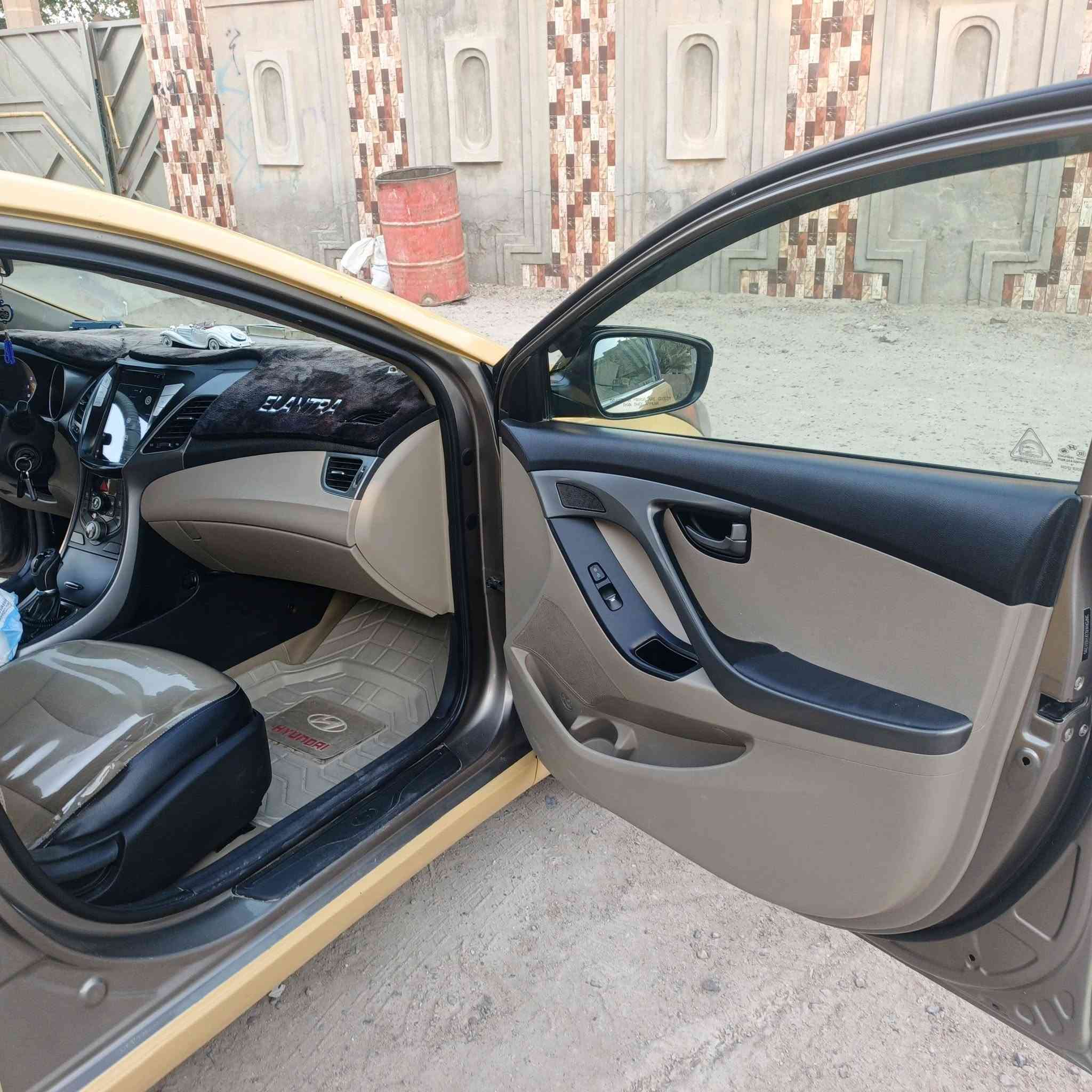 النترا موديل 15 امريكي محرك 1800دوش ضربتها بالجنطه سياره جاهزه من كلشي سعر 105وبيها مجال عنوان الانبار فلوجة ***********. /***********
