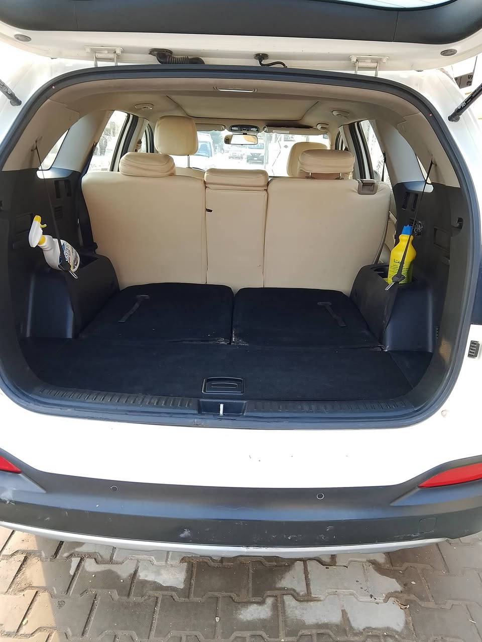 سورنتو موديل ١٨ السياره جديده ماشيه ١٢٠ بيها صبغ بال بنيد وشبر جاملغ بدون فتح وبدون ضربه بانوراما ويل كروم السعر  اليريد يتصل ***********
