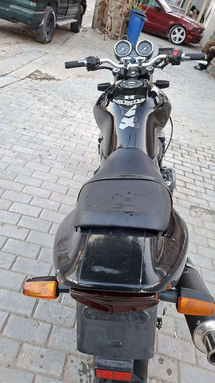 سلام عليكم/سيبي فور 400/هايبر/16ولف كفاله مكينه وكير دراجه مال حاويه وكل نقص مابيه وبعد احلى من صور ستيرن بلادي اصلي صالنصه كاربون فايبر اصليه كهربائيات كله كامله تايرات جدد اوراق كامله السعر13ونص مكاني بغداد والشراي يتصل***********
