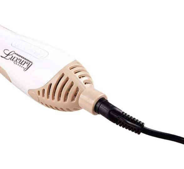 مصفف شعر 3*1
يأتي مع ثلاثة رؤوس مختلفة للتصفيف
- 1- مركز للهواء
- 2- فرشاة مدورة
- 3- فرشاة عادية
- 3 سرعات مختلفة مع 3 حرارات مختلفة
- زر التشغيل  الأطفاء
- القدرة الكهربائية 800 واط
- رقم الموديل HST-691
- المنشأ: صنع في الصين.

السعر 20000والتوصيل مجاني 
للحجز واتساب 
*********** النجف
