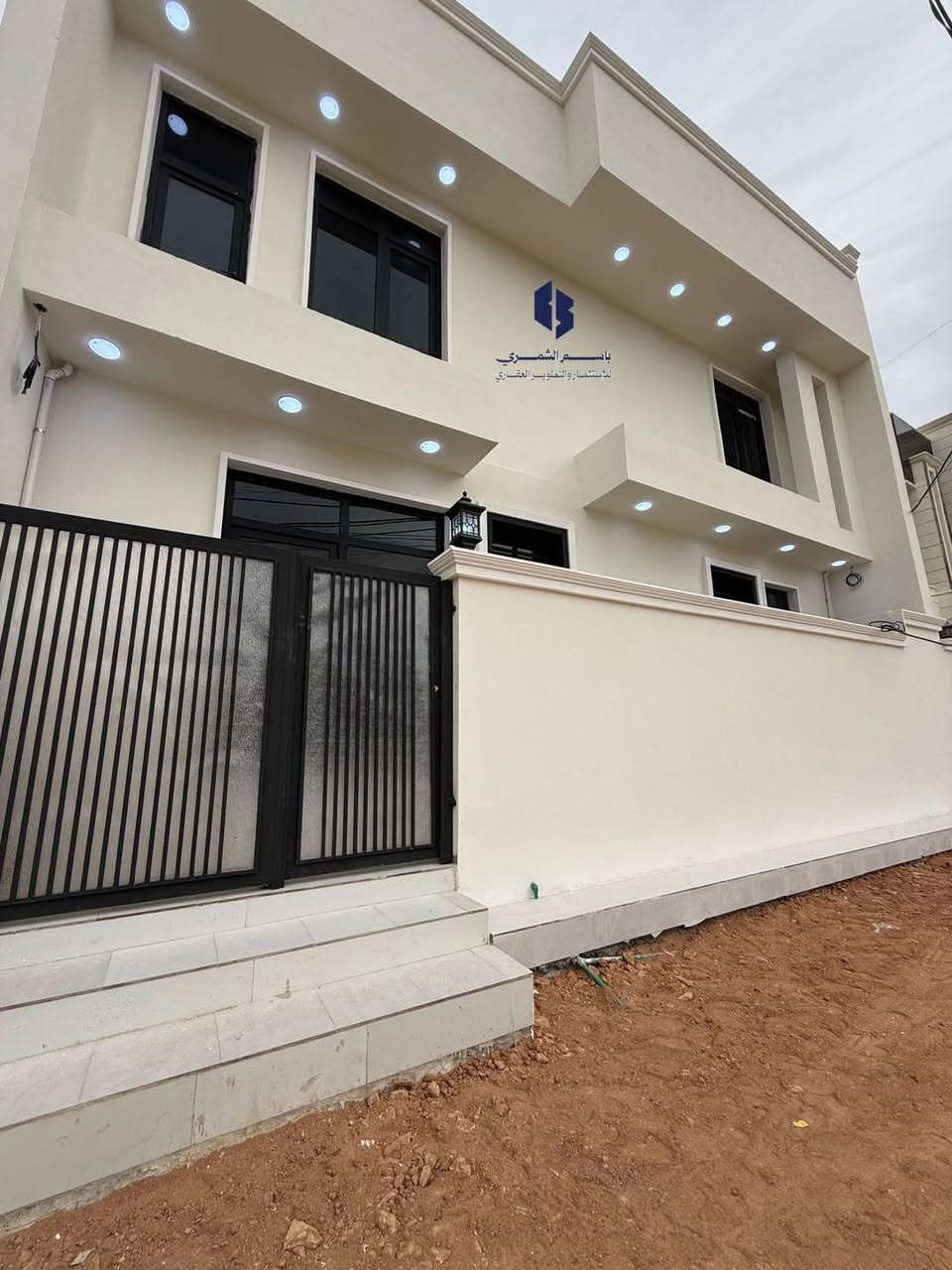 🏠 دار سكني فاخر للبيع 🏠

دار سكن بمواصفات عصرية فاخرة وبناء وفق أحدث الطرق الهندسية الدقيقة.

📍 الموقع: منطقة المدراء ، موقع مميز جدا _ خلف هيئة النزاهة 
📐 المساحة: 135 متر مربع، واجهة 11 متر.
🏢 التصميم: طابقين كونكريت مسلح، غير مسكون، يحتوي على 3 غرف نوم

✨ ميزة إضافية: تصميم عصري ومجهز بكل وسائل الراحة الحديثة.

لا تنسوا الاشتراك والمتابعة ليصلكم كل ما هو جديد في عالم العقارات!
____
                          المراجعة 
     ♦️♦️♦️مجموعة باسم الشمري♦️♦️♦️
      ♦️♦️للاستثمار والتطوير العقاري♦️♦️
الفرع الاول/بغداد،القادسية،قرب مجمع الوزراء
الفرع الثاني/الديوانية،الجزائر ،الشارع الخدمي،مقابل تقاطع أم الخيل
الفرع الثالث/الديوانية،العروبة،شارع  المتحف
____
للأستفسار الاتصال على📲
قسم المبيعات 📠
***********📱
***********📱

📲 حمّل تطبيق باسم الشمّري العقاري الآن من Google Play:
👉 [https://play.google.com/store/apps/details?id=com.basemShamry.app](https://play.google.com/store/apps/details?id=com.basemShamry.app)
🍏 قريبًا على App Store
