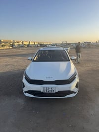 K3 موديل 2025 سياره كفاله بس بيها ضربه بسيطه بـ جمالغ الامامي سياره نظ...