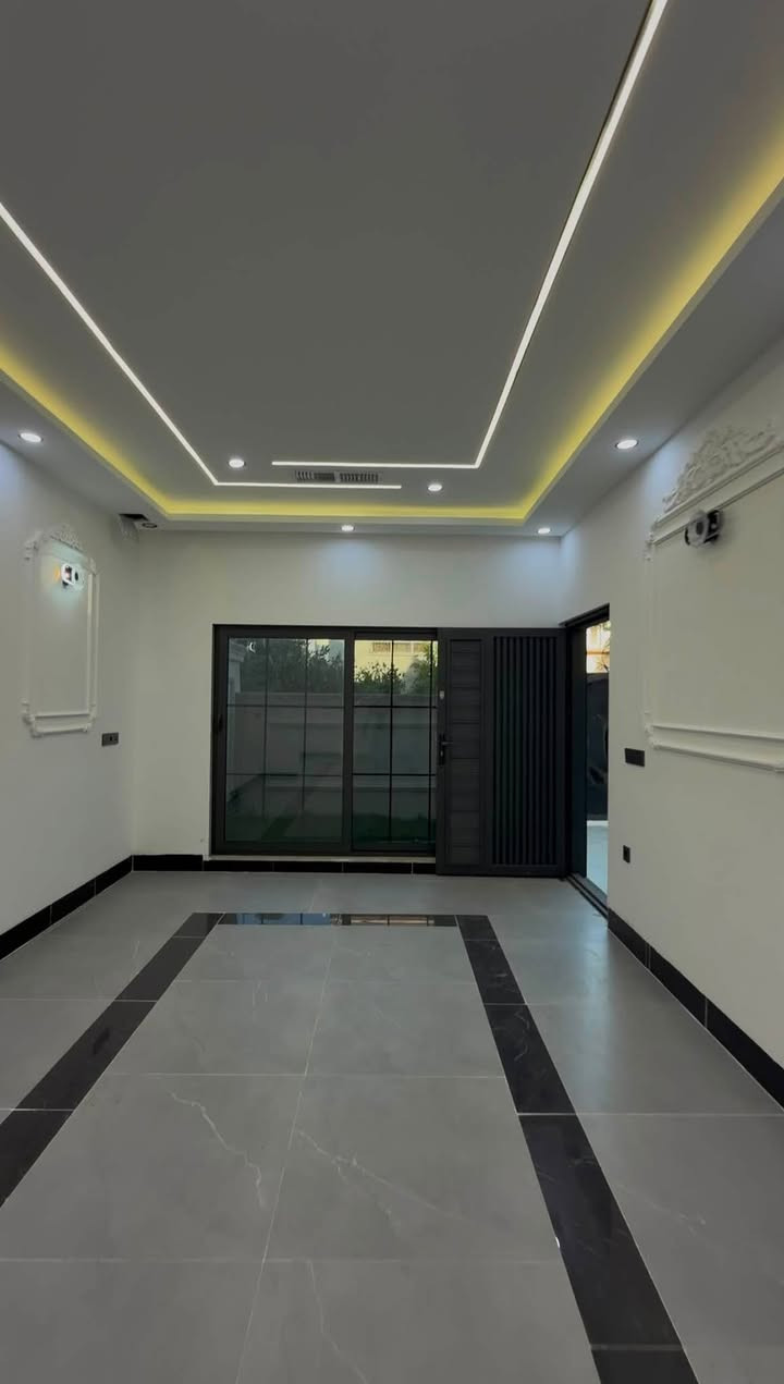 حي معلمين طريق بغداد خلف زيزفون 
بيتين ١٥٠م واجهة ٧.٥متر
طابو صرف 
عرض الفرع ٨متر 
.
لمعرفة السعر اكتب (تم)
***********
