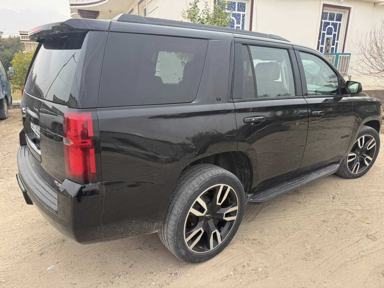 للبيع تاهو بلاك توب فول 2020 رقم بغداد بسمي حادث جاملق يمين والخلف بارد بيه سونار  ***********
