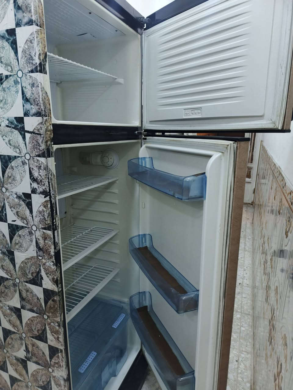 السلام عليكم غراض بيت للبيع طباخ ١٣٠
ثلاجة كبيره ١٥٠
غساله ١٣٠
كاونتر ١٣٠
تخم كونر ١٠ مقاعد ب١٥٠ 
٣ بنكات على ١٥ الوحده
براد ٣٥
قنينه متروسه ب٦٥


**إذا كنت صاحب هذا الإعلان وتريد حذفه لأي سبب، رجاءا أرسل رسالة إلى الدعم الفني**