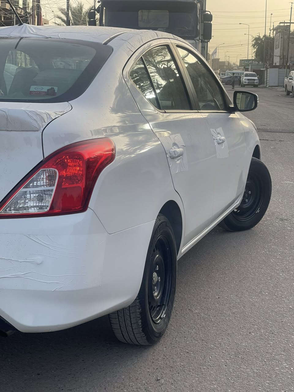 السلام عليكم نيسان سني 2026رقم أربيل ماشيه 3000 بيه صبغ بين الباب والجاملغ جهه السايق وباقي السياره مكفوله كفاله عامه مكينه كير خير من الله السياره بحاله زيرووو مكاني بغداد رقم الهاتف ***********
