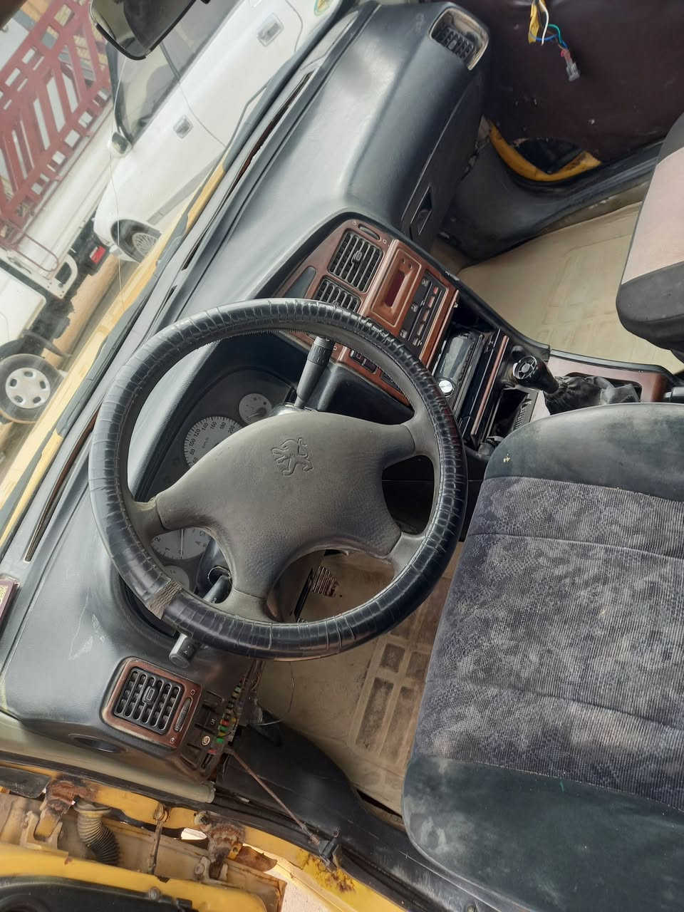 بيجو بارص للبيع سياره بدون راعيه سعره 15 بيه مجال  مكينه وكير وحداديه وكهربايات مكفولات سنويه 28 عنوان نجف *********** مكلف بل نشره انتصل
