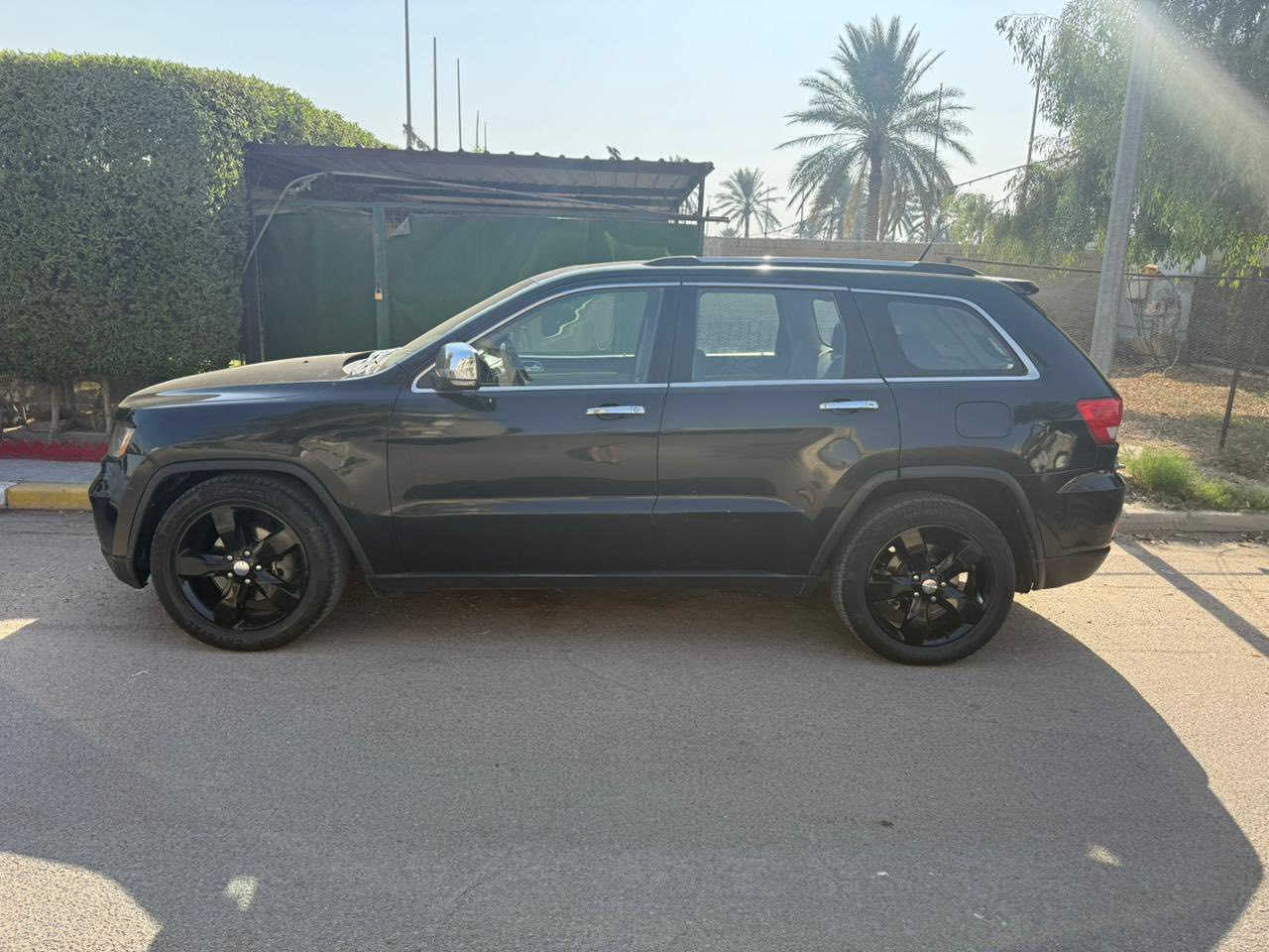 سلام عليكم جيب شيروكي اوفر لاند 2011 سياره مجفيه بيها ضربة بجم سيارة مصبوغ عام ايرباكات طاكة كله سياره بيه نقص صدر امامي خلفي وتايرات تخم كهربائيات كاملة تبريد شغال محرك 8️⃣V5700محرك مبدل نضيف اي استفسار خاص او رقم ***********مكان السيارة بغداد اليرموك السعر 133ورقة
