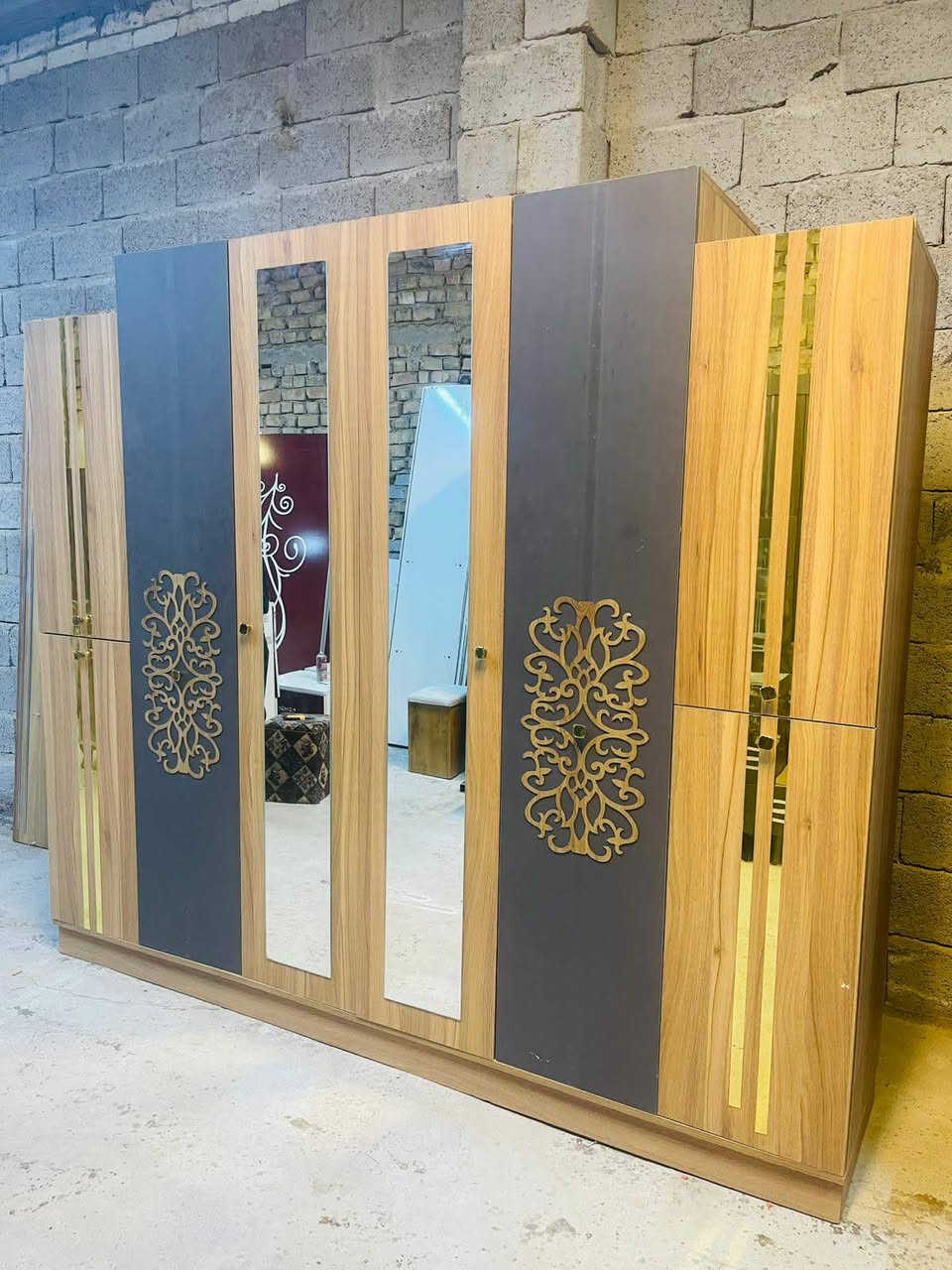 غرفه تركي مستعمل نضافه 90
نضام ابواب 
سكك هيدروليك 
السعر قفل 500
وي الشد والنقل داخل بغداد مجاني
للحجز وات ساب ***********
