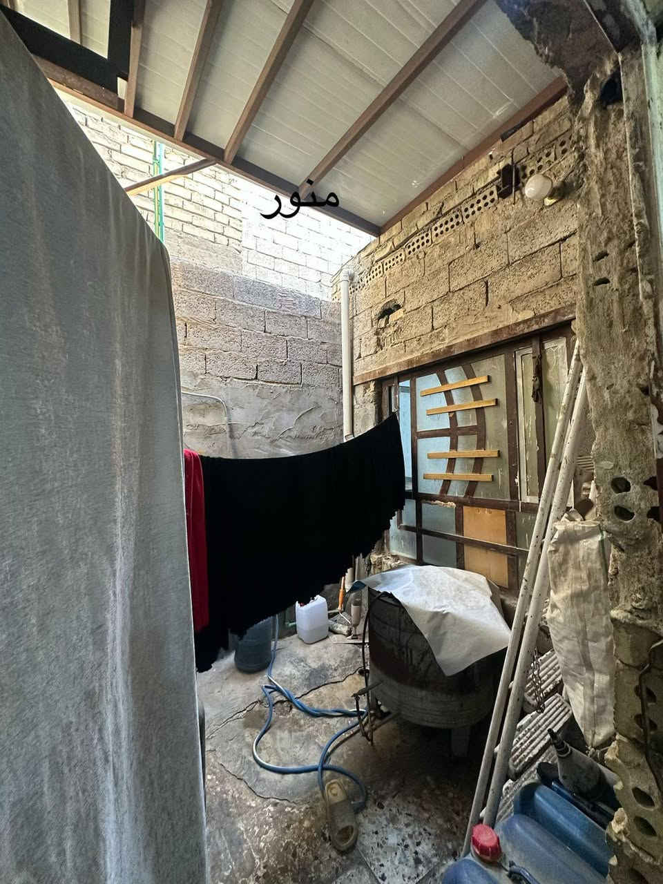 بيت للبيع مساحه 110م مربع توجد كل الخدمات بناء نظيف بل 100 بحي الزهراء موقع حلو والتبليط على قيد التنفيذ السعر 60 وبي مجال لاتصال ***********
