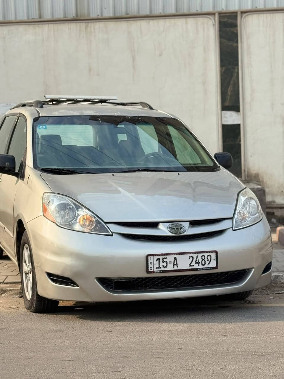 للمراوس فقط  ب سياره صغيره ...تويوتا سينا ٢٠٠٧....
رقم انبار مميززز انكليزي الجديد هزه سنويه كله جديد.....بسمي تحويل ثاني يوم.......

محرك ٦سلندر vvt ٣٥٠٠ نفسه مال افلون مبدل حاوية (جديد)
كير علي ادامة كاملة 
صدر كله جديد داريم شفتات كامل 
تبريد ٣قطع سياحي 
باتري جديذ كهربائيات كاملة
قاعده فيتبم كله جديد
السياره ربع دينار ماناقصها !!! 
داخل نضيف جدا 
تايرات جدد 
منضومة بانزين وتخم بلكات وادامة كامله للمكينه 
يعني الياخذها يشغل ويطلع وين مجان سياره ربع  دينار مناقصها 
وبالخير علياخذها ....
السياره مابيها ضربة ولامضروبه سابقا 
بيها صبغ فقط البنيد والدعاميه الامامية والخلفيه بسب الجراد 
وعندي صور قبل ماصبغها وهيه جارده ....
 سيارة مكلفتني هواي......
المكان بغداد جديده 
 *********** واتساب
