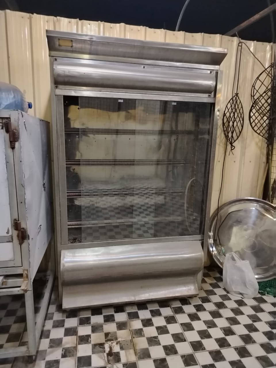 شوايه دجاج 8 شياش.  350 الف
شوايه سمك 150
فرن غازي 250
***********
