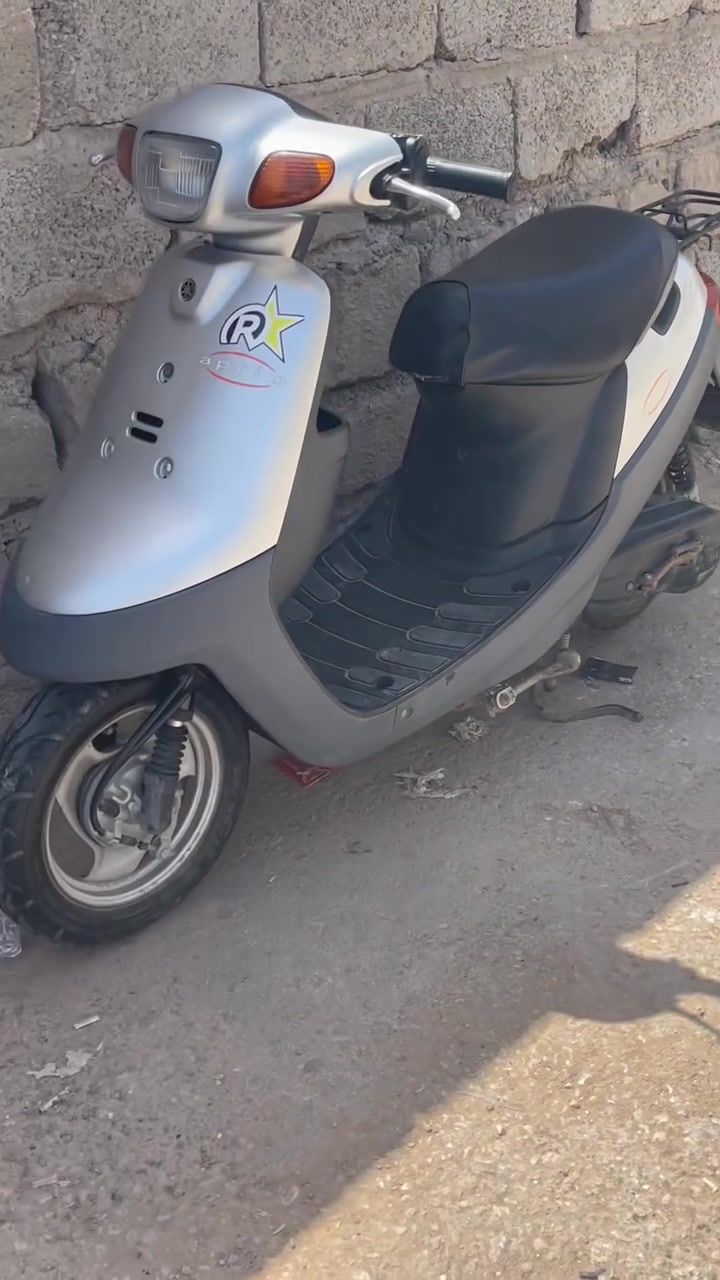 سلام عليكم
دراجه بطه جديد فول ما ناقصه كلشي 
مكينه ما مفتوحه ابد برغي ما ناقصه كله شغاله ***********
