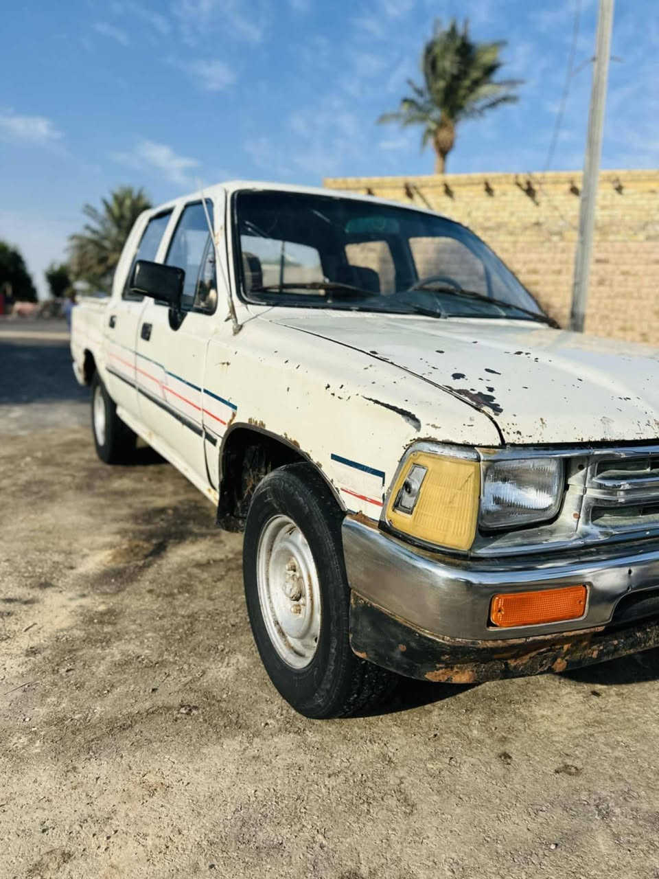 السلام عليكم 
سياره تويوتا موديل 1990 المثنى سنويه لغاية شهر الثالث 2026 شاصي نظيف محرك جديد كهربائيات كامله حداديه وسط ستيرن باور السعر 42 $ وبيها مجال مكان السياره الشطره رقم الهاتف ***********
