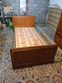 غراض مستعمله نظيفه جدا للبيع كلمن وسعره المراسله خاص او الاتصال ٠٧٧١٤٢...