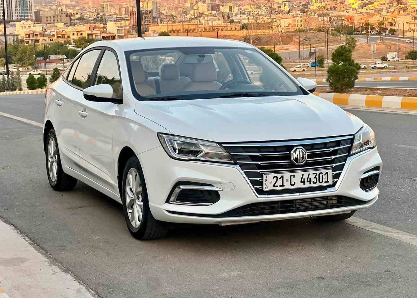 mg5 standard plus 2024
مواسەفاتی ستاندار پلەس 
شاشەو تەحەکوماتی سەر سوکان 
کۆمەڵێک مواسەفاتی تر 
هەموو گیانی بەشەرت 
تەنها ٣٣ هەزار ڕۆشتوە
سفری شەریکەی حەیدەر
وەک دەقی شەریکە ماوەتەوە
بێ بۆیاخ بێ سارد بێ تەرزەتەنها دۆسەی لای سەکن یەک قەڵەم کاری بچوکی پێوەیە لەگەڵ چەمەلەخی لای سایەق یەک پەنجە قوپاوی کە دیار نیە پێوەی ڕەسمی سۆنەریم داناوە.
سەیارەکە بۆیاخ تەنکە 
هەموو تەفاسیلێکم نوسیوە .
تەحویل و خرامەی بەشەرت
نرخی ١٠٣ گەڵاو مەجالێکی کەم 
***********
واتسئاپ
