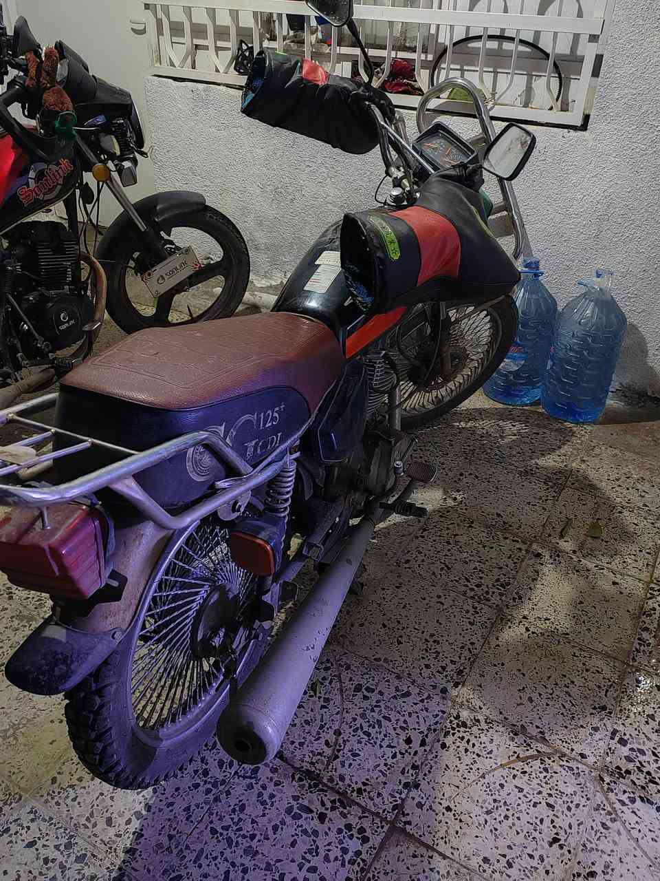 دراجه 21 محرك مفتوح بس من اشتريته كالو مفتوح يمي صار 5 أشهر يمي مثل الساعه تاير او ويل او جوب خلفي صار اسبوع واحد من بدلتهن سعره 260 قفل
***********
