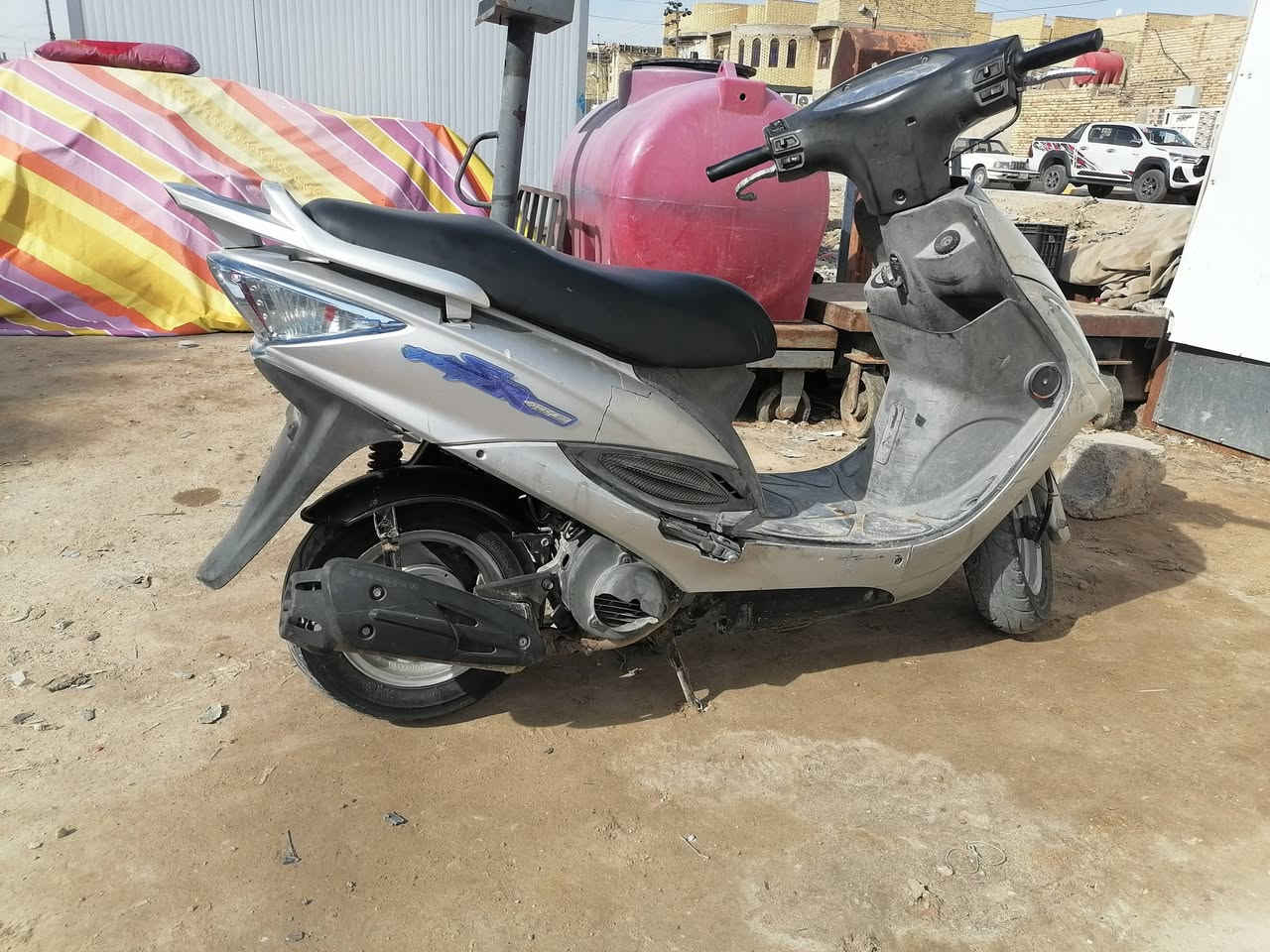 سلام  عليكم دراجه جي فور مبدل بيه بس بستم ولفات فقط دراجه حلوه سعره 350 
مكاني ناصريه مركز شراي يتصل 
***********
