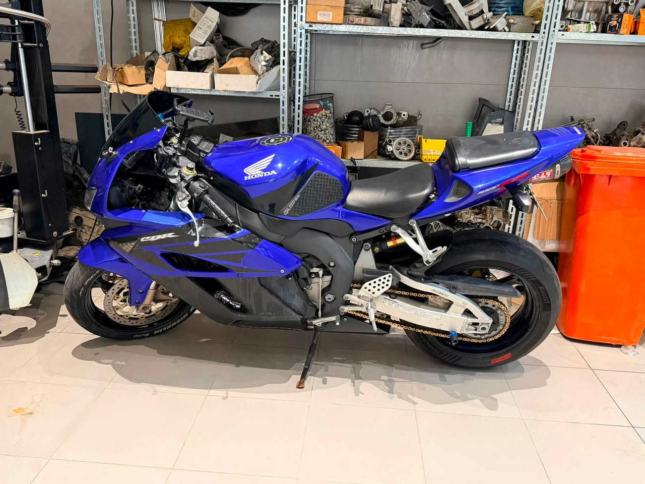 Cbr rr 1000
دراجه مكفوله من كلشي رقم و سنويه ب اسمي عليهه ادامه كامله كير محرك مكفول سعر خاص او اتصل ع رقمي ***********
