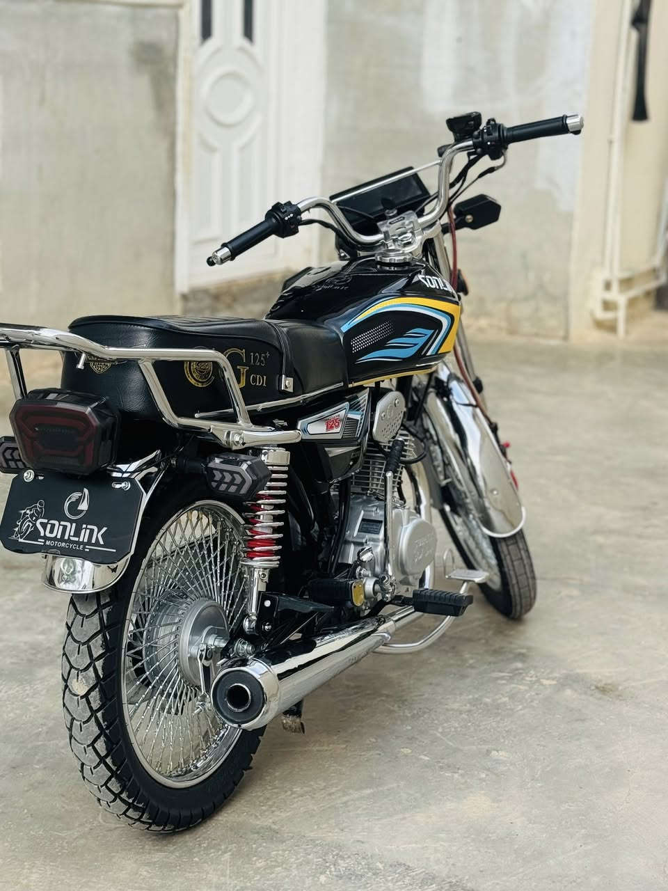 السلام عليكم دراجه تايكر للبيع اخو الجديد مجنبز دراجه جاهزه أربع كير اي نقص ما بي السعر 750 وبي مجال قليل الخاص مفتوح


**إذا كنت صاحب هذا الإعلان وتريد حذفه لأي سبب، رجاءا أرسل رسالة إلى الدعم الفني**