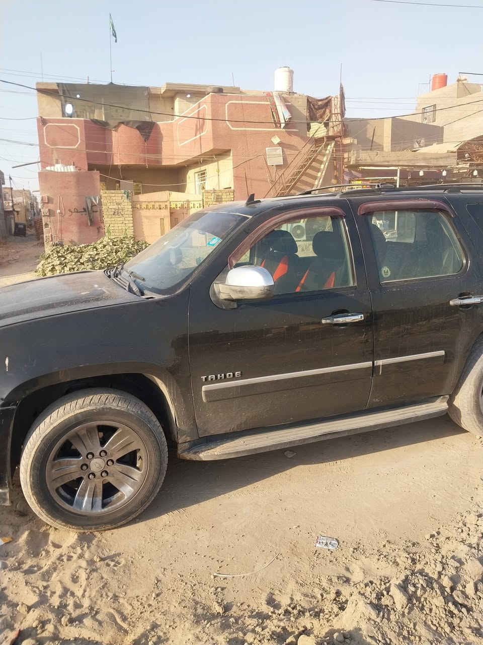تاهو للبيع موديل ١١سنويه لغايه ٣١كفاله عامه عده رصعه بالباب الي خلف السايق سونارها موجود دواخل تبريد عوزها زوج تايرات فقط رقم الموبايل *********** العنوان بغداد سبع قصور شارع المشروع السعر ١٩٥وبيها مجال تجي وتشوف وتدلل
