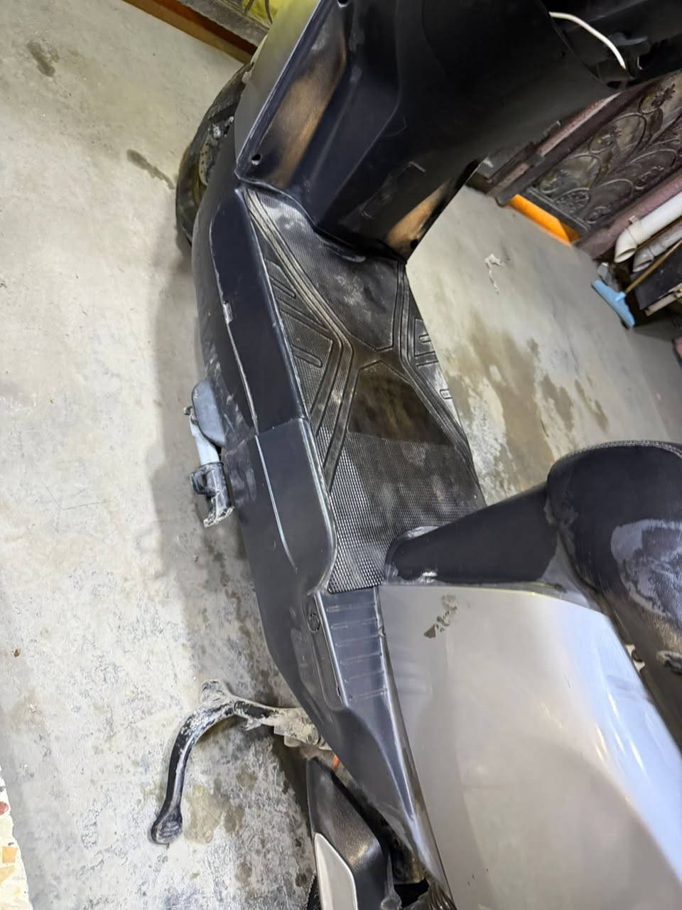 السلام عليكم ورحمة الله وبركاته دراجة شحن للبيع دراجة٣١٨ تشغيل عن بعد انذر سرقه قفل ستيران لايت عالي وناصي هورن اشاير صندوك ٦ بطاريات كبار جدد اي نقص ما بيه العنوان زيونة شارع الربيعي الرقم*********** السعر٥٥٠ وبيه مجال❤️
