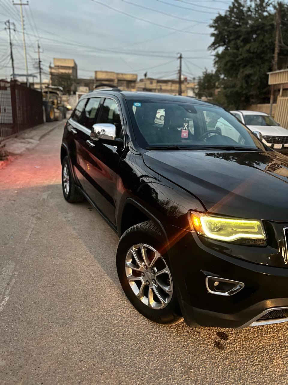 السلام عليكم
للبيع فقط بدون مراوس

 جيب كراند شيروكي 

موديل 2015

فور ويل السيارة 

4انظمة قياده 

ماوس 

كير طياره 

محرك المرغوب 

فول لمتد 

بنوراما 

كشنات تدفئة تبريد 

شاشة كبيره 

سياره عليها ادامه كامله 

صدر جديد 

تخم تاير 

باتريت زوج صغير +كبير 

رقم انكليزي باسمي شرط تحويل ثاني يوم 

سياره متعوب عليها ومال بيت 

سياره تأخذها ما تصرف عليها اي مبلغ 

بيها 5قطع السياره 

السعر 173$ وبيها مجال حك الجية 

مكان سيارة بغداد 

للاستفسار ***********
