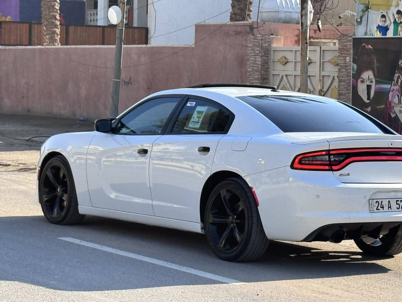 السلام عليكم
جارجر 2017 SXT بلاس كلين تايتل السياره حيل جديدة وحلوه بدون صبغ حتى دعاميات بدون صبغ بيها تعديل بارد صغير فقط 

العداد / 71000 ميل 
محرك / V6 3600

✅مواصفات 

شاشة 
بصمة 
مقاعد تدفئة تبريد 
مقاعد خلفي تدفئة
مقاعد جلد 
مقاعد  خرن
سلايت 
حساس خلفي 
لايت led 
تشغيل عن بعد 
تحكمات ستيرن 
ستيرن تدفئه 
لايت زنون اصلي 

وباقي مواصفات ال SXT بلاس المعروفه سياره دينار متصرف عليها جاهزة من كل نواحي 
رقم دهوك تحويل ثاني يوم 

مكان سياره بغداد زيونة 

للاتصال 
***********
