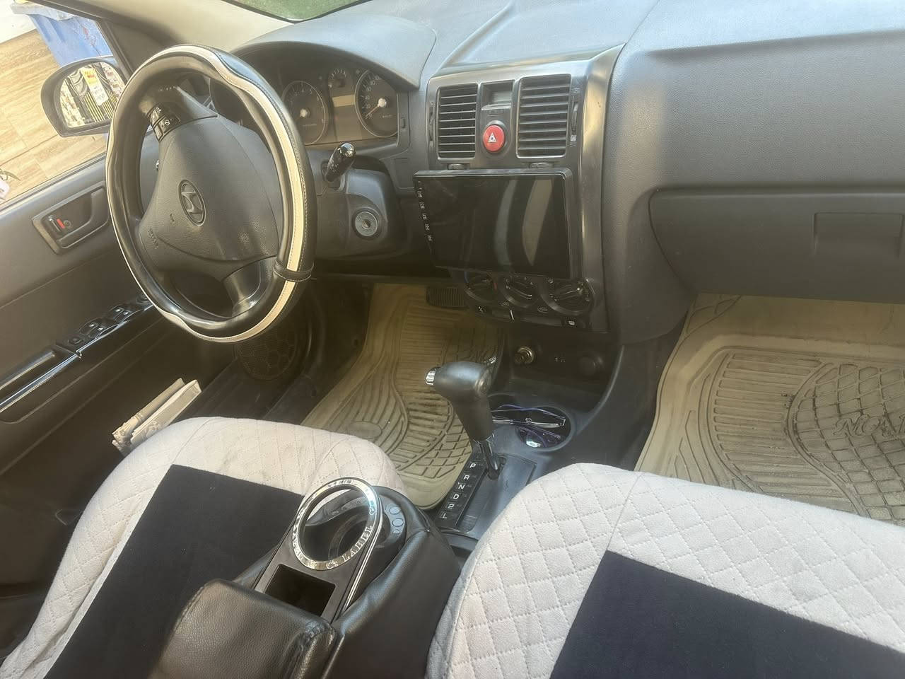 السلام عليكم هونداي جيتز للبيع موديل 2009 خليجي مكينه جبيره 1600 سياره جاهزه وحلوه سونار مرفق مع الصور تحويل ثاني يوم  مكاني بغداد الكرخ السعر 75 وبيها مجال  ***********
