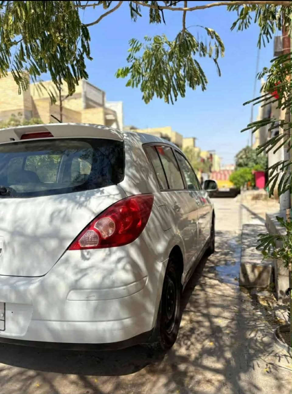 نيسان فيرسا 2009
ثلاث قطعة صبغ بدون دواخل ، رقم بغداد مشروع وطني شرط تحويل 
للبيع مراوس 
0772 511 75 19
