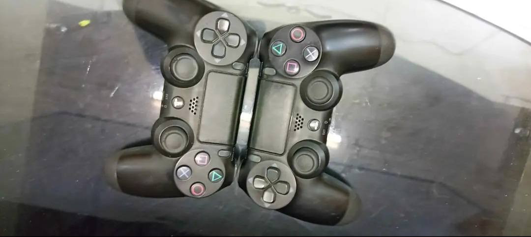 بلي فور PS4 سلم
نظام 13.2 اخر تحديث +النظام السابق 12.52 يعني تكدر تهكره اذا تحب
ذاكره 1 تيرا
اونلاين وليس مهكر 
يدات عدد 2
كيبل HD
كيبل تشغيل 
كيبل شحن 
كامل ملحقات
الجهاز نضيف وممفتوح ابد تجي تفحص بالبيت
البلي بي بيس2026
والعديد من الالعاب الي متوفره مجانيه ع الجهاز
وعندي اقراص/ جي تي اي5//FC24//كول اوف ديوتي مودرن وارفر
السعر بدون اقراص 200 قفل لان محتاج فلوسه بهل سعر
السعر مع الاقراص 250 
العنوان بغداد مدينه الصدر 
رقم الهاتف *********** متوفر واتساب
