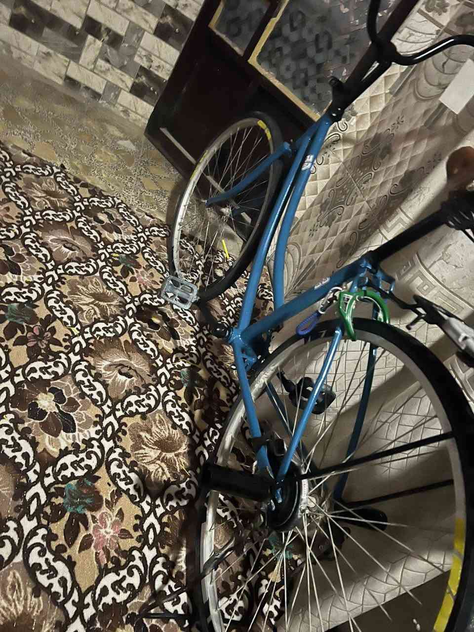 بايسكل حجم 26 مصبوغ حراري  صبغ الى فول تشوفه تكول بلاد السعر 60  بس الصبغ 30 من عده الوياله والجوابه  وتايرات وجك وبايدرات وسله وسكان وصينيه ونتو حسبو بعد مستعجل على ببعته ويا جاملاغ بس وراه  ***********
