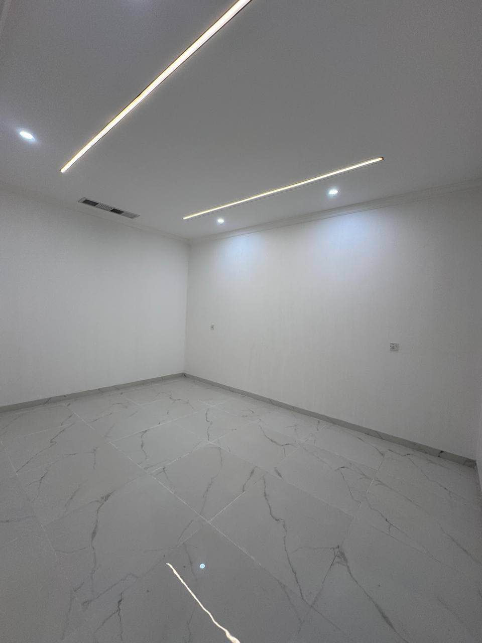 للبيع – 32 بارك
 المساحة: 200 م
 مقابل حديقة
 يتكوّن من 5 غرف نوم
 على شارع 12 ونص
السعر : 28 دفتر 75 ورقه قابل للتفاوض

رقم الاتصال او واتساب
***********
*********** أربيل, العراق
