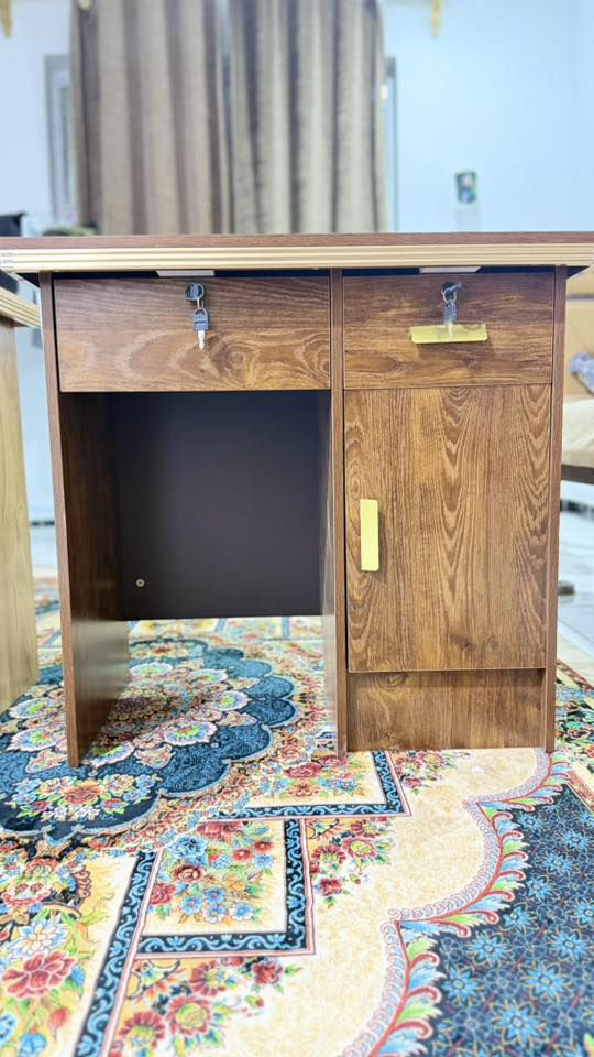 ميز قراءه عدد ثنين 
سعرهن ثنينهم 110
للتواصل ***********
مكاني نجف مجمع السلام
