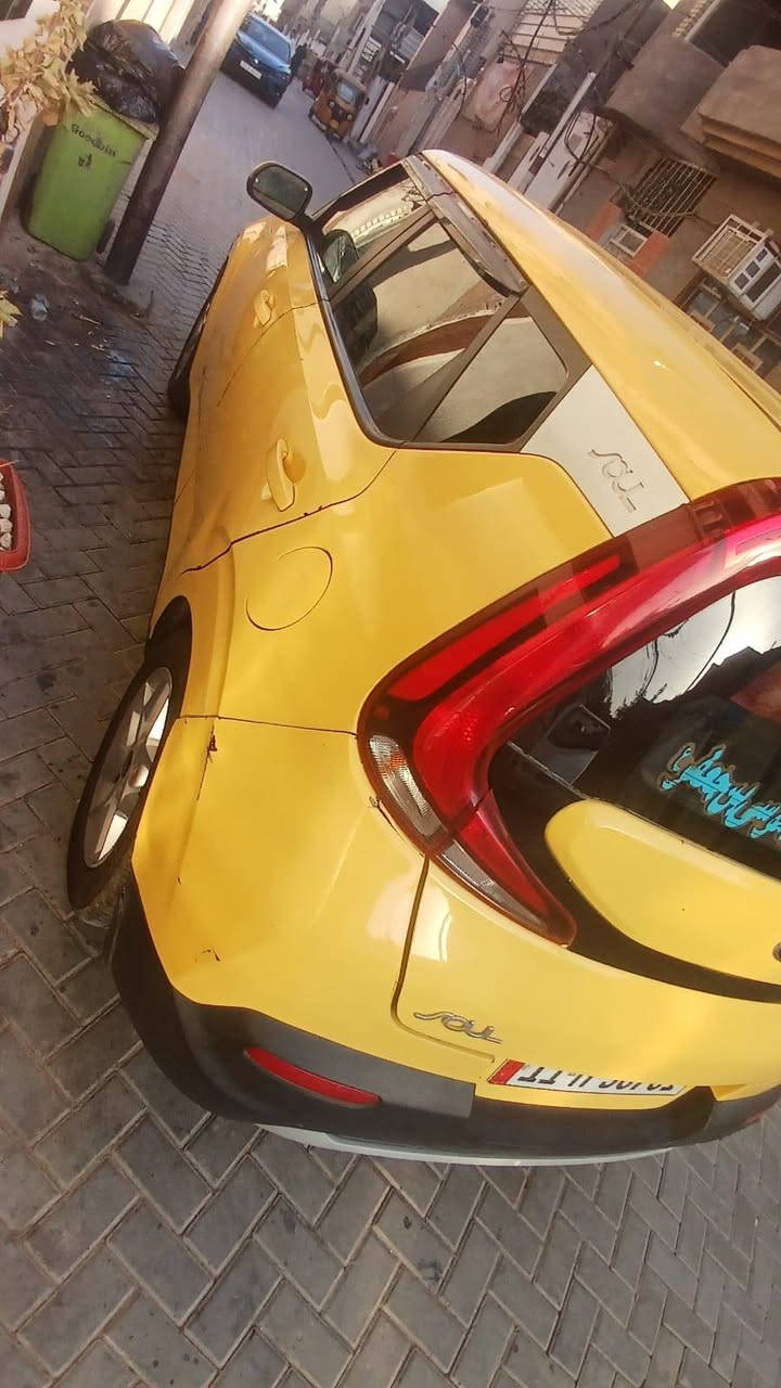 كيا صول موديل 2021
الشكل الجديد محرك 2000دوش 
كير AT حادث دعاميه وبنيد شرط السونار الون السابق اسود 
تخم تاير نص عمر صدر جديد تبريد ثلج 
غرفه لوك جديده نص فول 
رقم دولي بسمي شرط التحويل 
كهربائيات كله شغاله سياره جاهزه علا اخر حبايه 
السعر 125وبيه مجال 
***********
