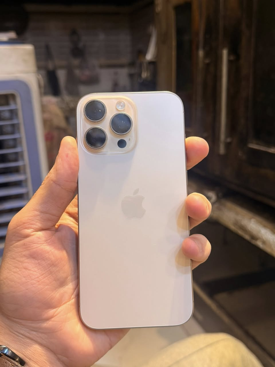 ايفون 16ابروً ماكس بطاريته 100مكاني بغداد لون دزرت مستخدم قليل مليون ونص قفل مكاني موصل 
***********
