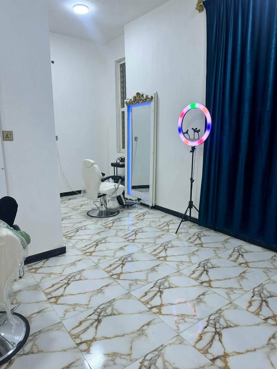 اغراض صالون للبيع كلهن شلعة وحدة السعر ب ٣ ملايين وبيهن مجال المكان الاسكان الصناعي


**إذا كنت صاحب هذا الإعلان وتريد حذفه لأي سبب، رجاءا أرسل رسالة إلى الدعم الفني**