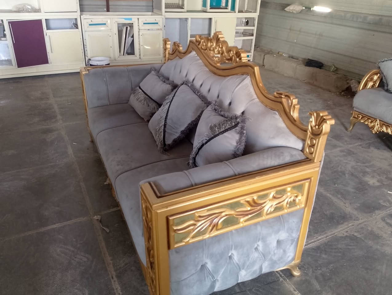 تخم زان ملكي درجه اوله أخو جديد نضافه فول السعر 800 وبي مجال بسيط المكان الشعله يوجد توصيل لاسفتار خاص ***********
