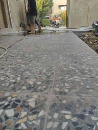 الكاشي تعبان أو المرمر الحل يمنه فقط احجز والكادر يوصلك الى باب البيت ...