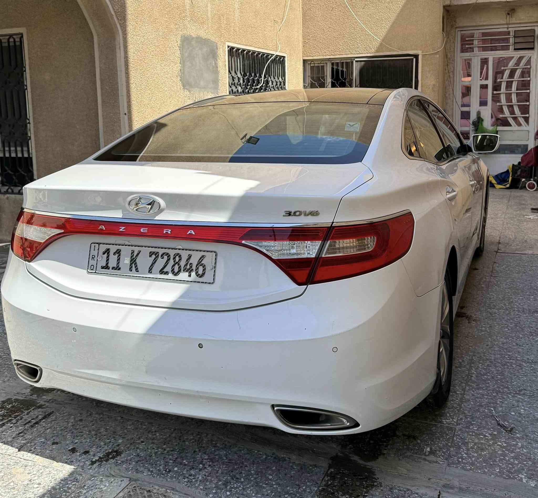 السلام عليكم 
هونداي ازيرا ٢٠١٥ خليجي  ابيض صدفي فول مواصفات ١/١  رقم بغداد بسمي محرك ٦ سلندر
ماشية ١٢٠ الف كيلو حقيقي مواصفاتها  فتحة سقف بنراما زراك لايت امامي
  حساسات امامية وخلفيةلدات امامية وخلفية لايت عدسة دوارة اربعة دسك  مانع انزلاق وAbs 
داخل جلد قرميدي كشنات كهرباء الامامية فول تحكمات ستيرن كروس سرعة 
سستم سماعات ١٢ سماعة بردات خلفية بلادية بردة جامة خلفية اوتماتيك بلادية 
محرك ٣٠٠٠ بلادي وكير بلادي قطعتين تبريد تخم تاير جديد صدر امامية خلفي ممتاز 
السيارة جاهزة اخوان السيارة بيها صبغ قليل كلش بين الجاملغ والباب الامامي جهة الراكب اثر طخة بسيطة بدون فتح الباقي مكفول  من كلشي والصور
 كدامك سيارة بلادية رايدها ب١٣٣ وبيها مجال بسيط لشراي  
مكاني بغداد / حي الجامعة / ***********
