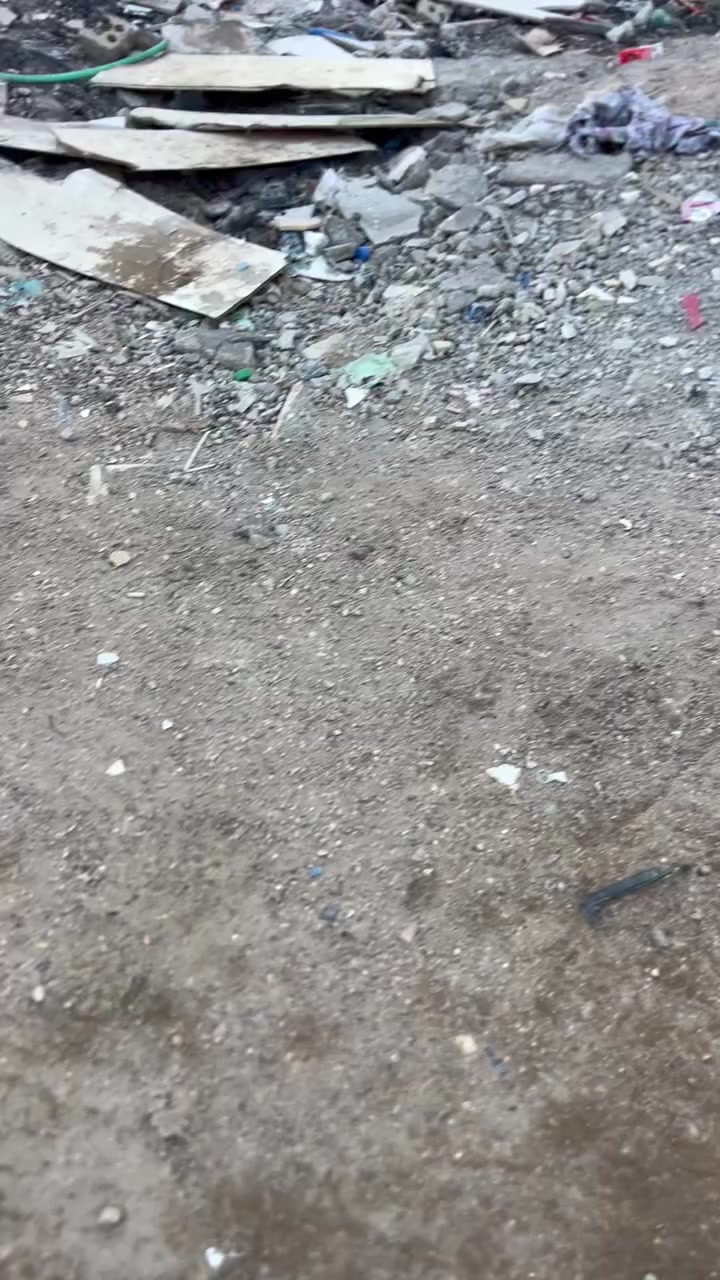 سلام عليكم قطعة ارض للبيع في السريدات الجديده بدايت مربع الثالث مساحت الارض 85الواجهه 5ونزال 17سند 25سعرها 48 رقم الهاتف ***********
