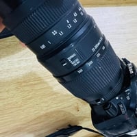 نيكون ٥٢٠٠ • زوم ٧٠-٣٠٠ • نضيفه