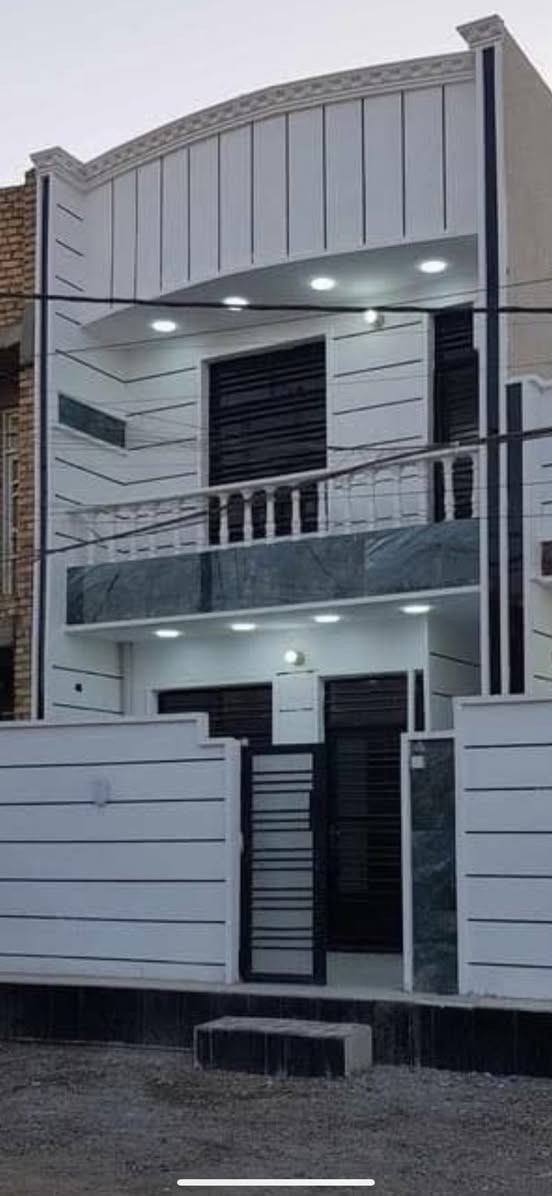 السلام عليكم دار للبيع قرب القوس منطقةاسوار بغداد موضحلكم بل موقع البيت وين  المساحة 100م سند 25 البناء رفت طابق ونص بلوك درجة أولى مساحة الفرع كبيرة وقريب على الشارع العام السعر 85 وبي مجال  رقم الواتس ***********
